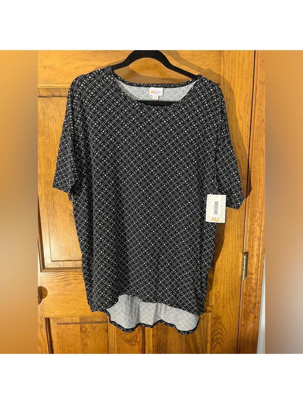 LuLaRoe Irma Tunic Top Shirt Fitted Sleeves High Low Loose Black White XS NWT